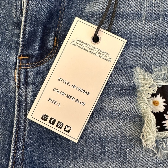 Judy Blue Women’s High Waisted Distressed Daisy Patchwork Denim Shorts! NWT Sz L - Picture 3 of 12